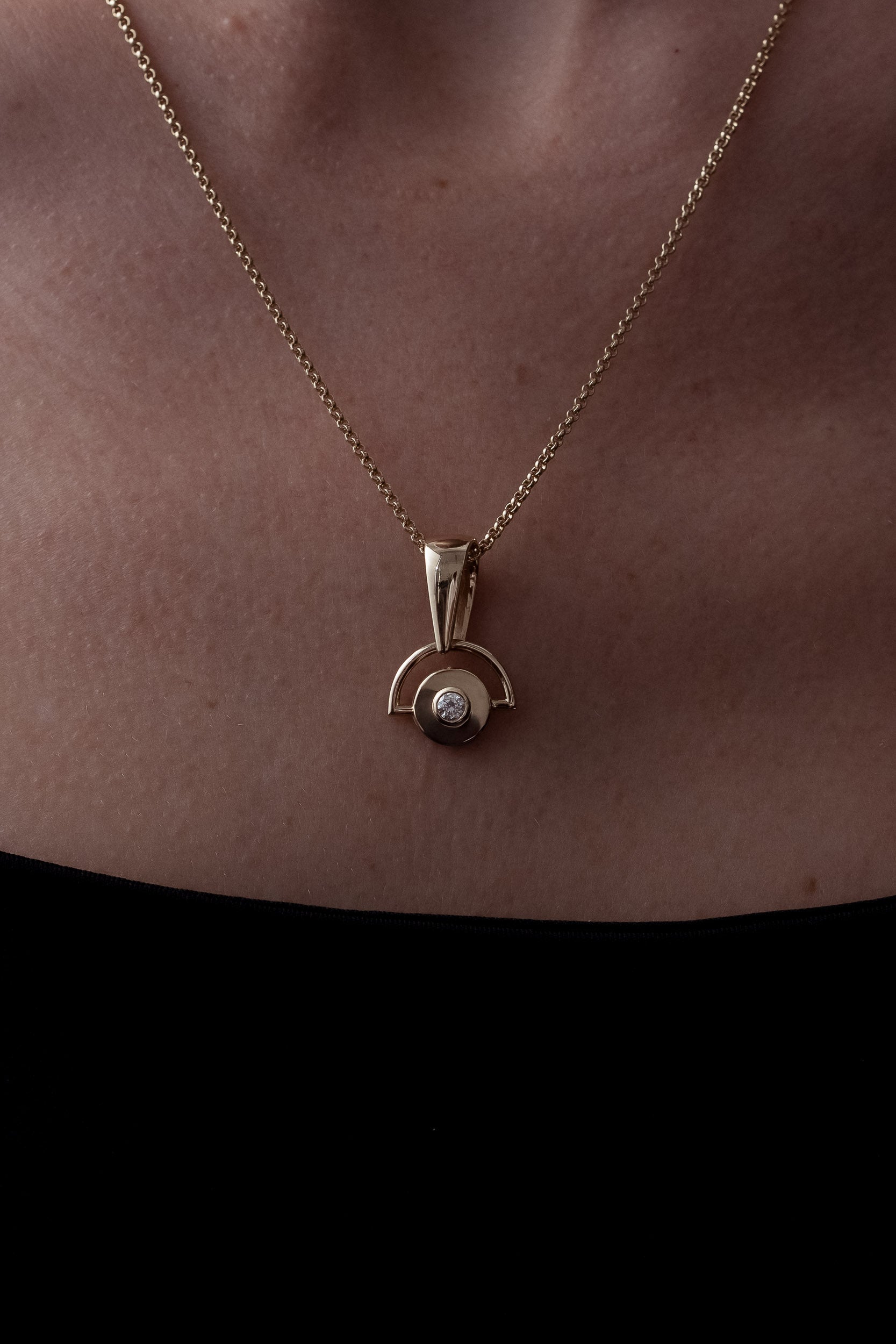 Didcot unique pendant necklace made of recycled gold