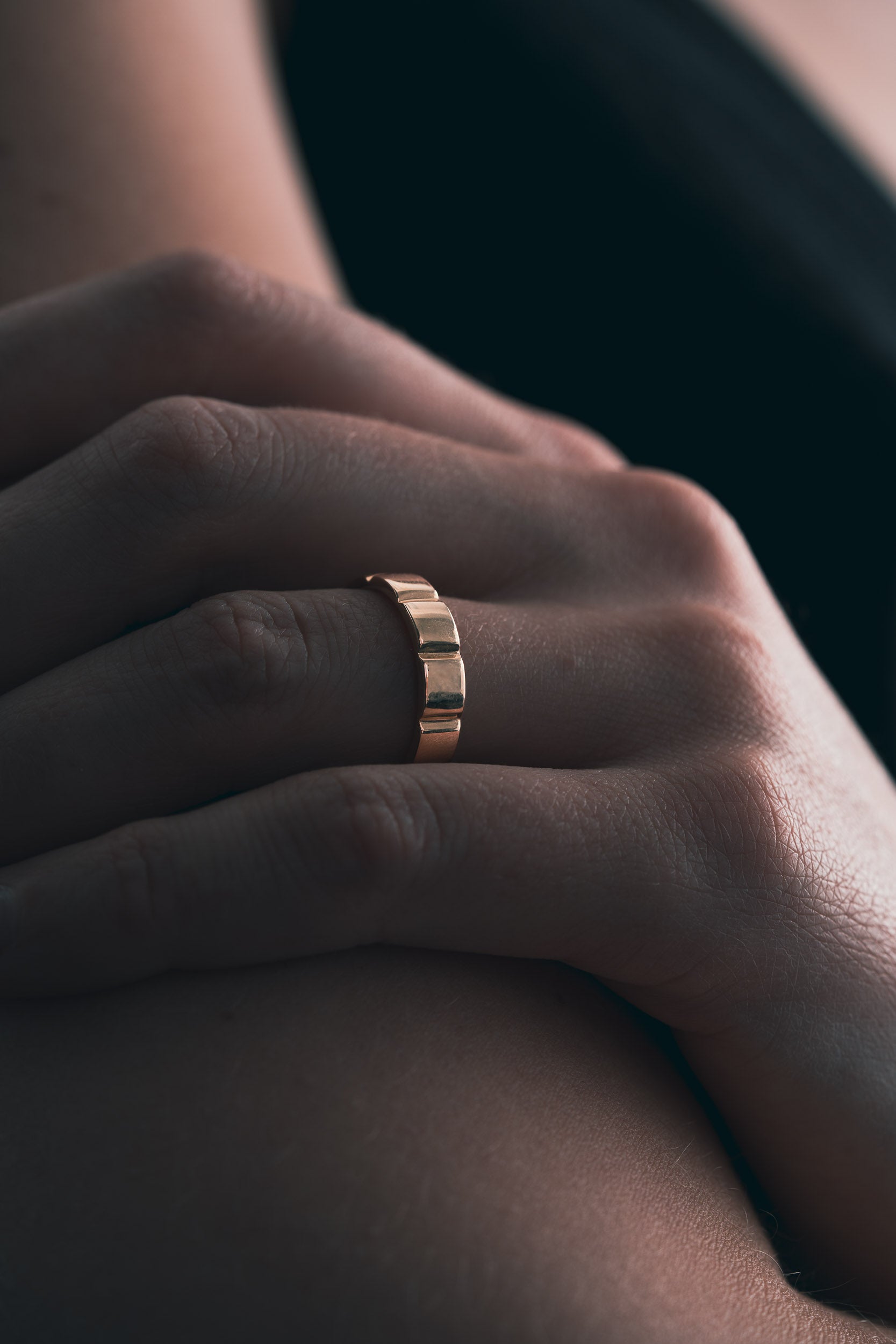 Woman wear a linear wedding ring