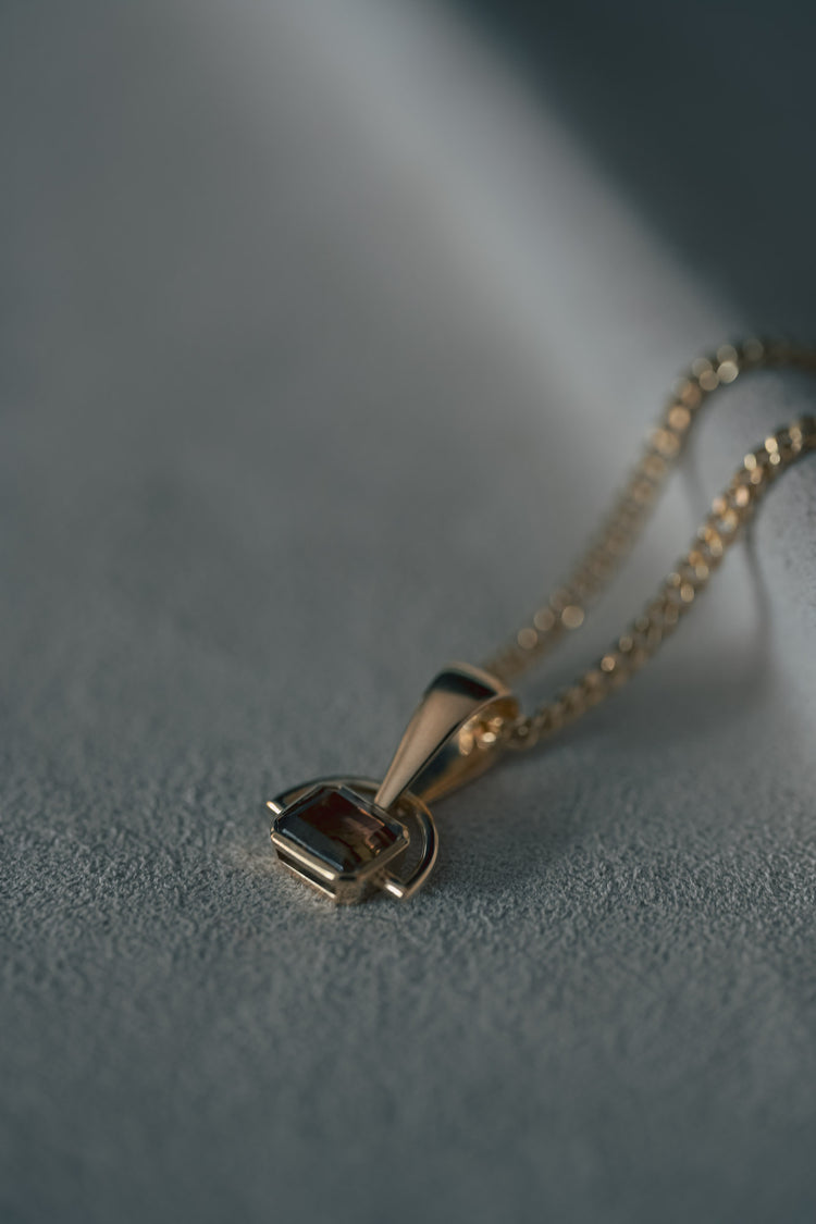 Close up besboke pendant fully custom made of recycled gold